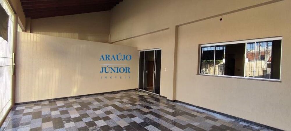 Casa à venda com 3 quartos - Foto 1