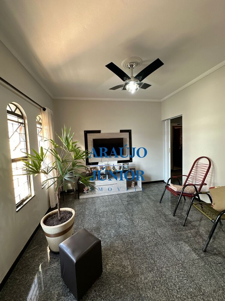 Casa, 3 quartos, 164 m² - Foto 2