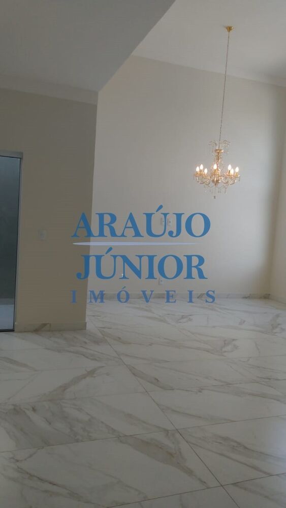 Casa à venda com 3 quartos, 200m² - Foto 1