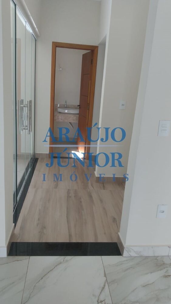 Casa à venda com 3 quartos, 200m² - Foto 2
