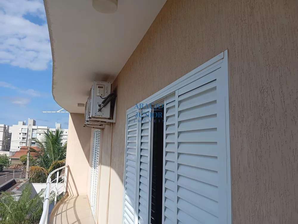 Casa, 3 quartos, 263 m² - Foto 1