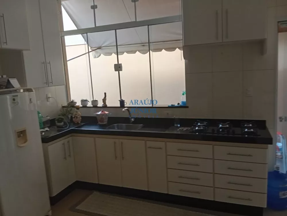 Casa, 3 quartos, 263 m² - Foto 4