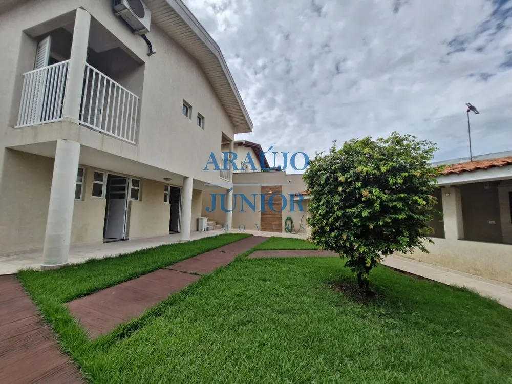Casa, 3 quartos, 202 m² - Foto 1