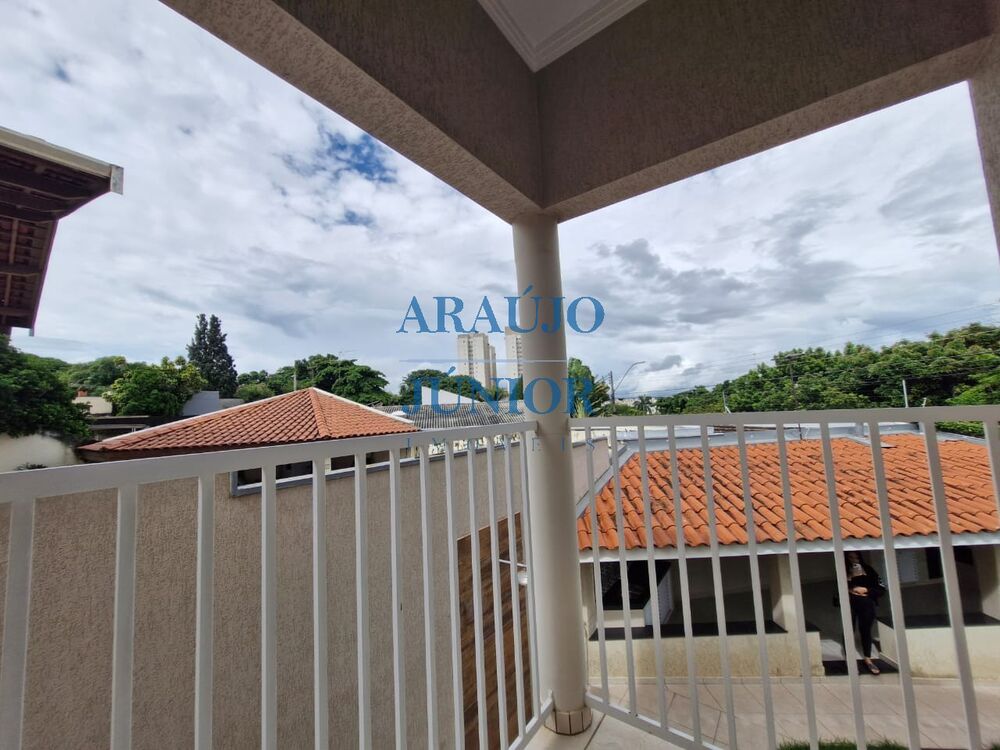 Casa à venda com 3 quartos, 202m² - Foto 2