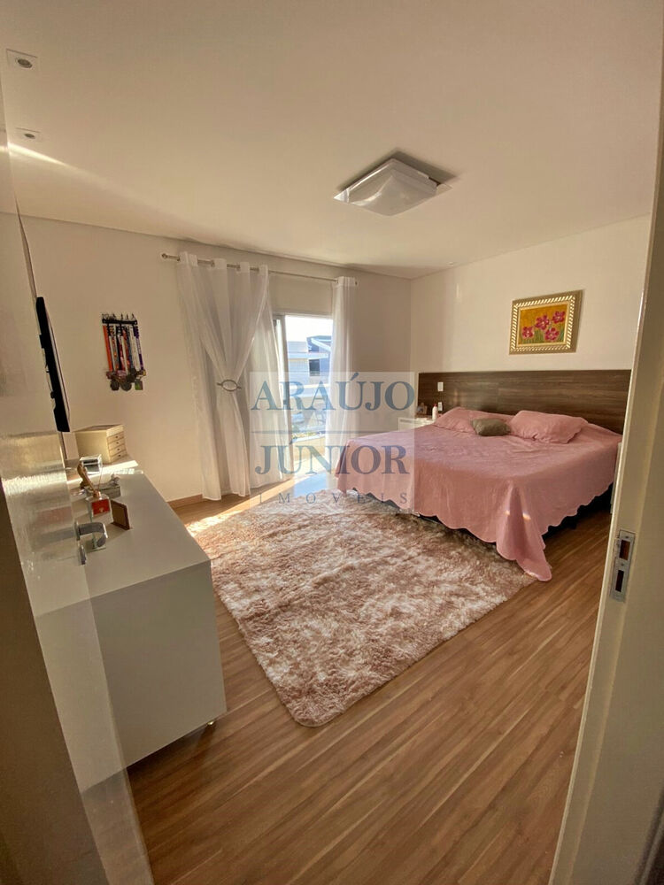 Casa à venda com 3 quartos, 300m² - Foto 2