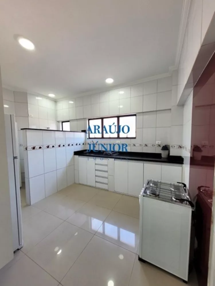 Apartamento à venda com 3 quartos, 131m² - Foto 2