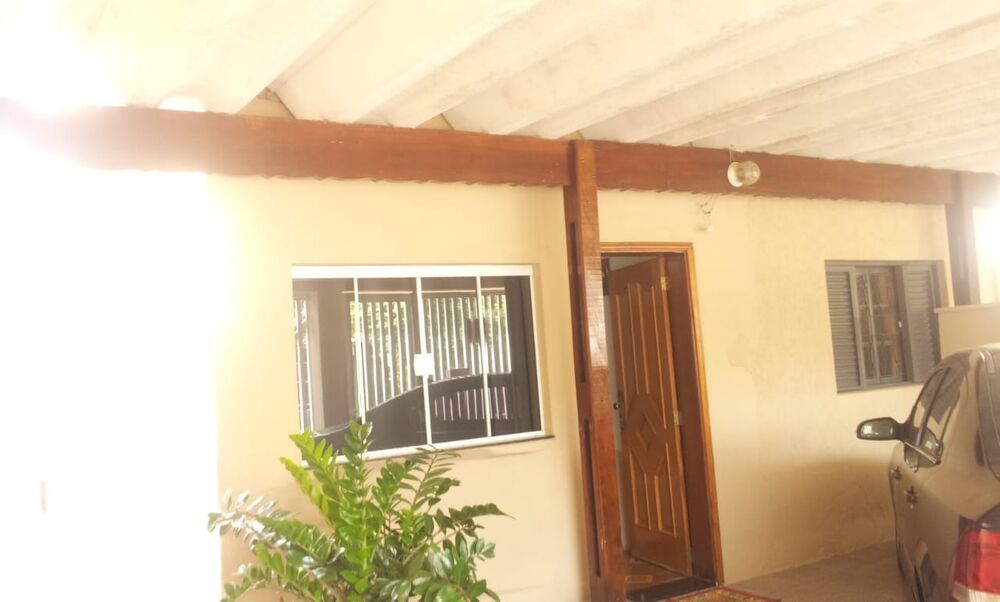 Casa à venda com 4 quartos, 137m² - Foto 1