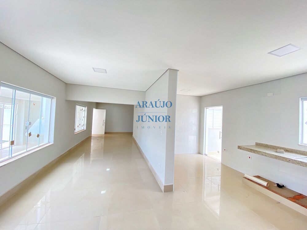Casa à venda com 4 quartos, 180m² - Foto 4