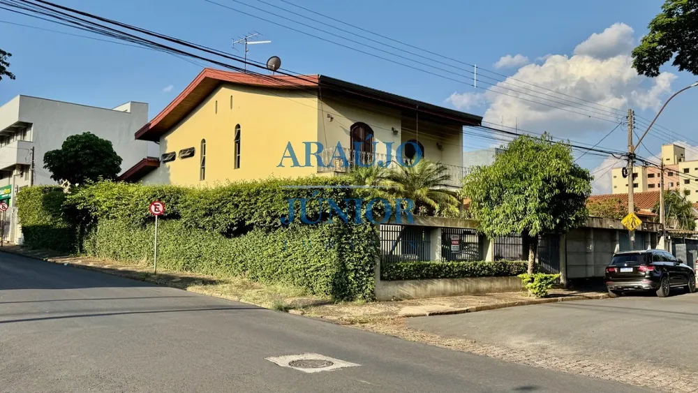 Casa, 3 quartos, 241 m² - Foto 1