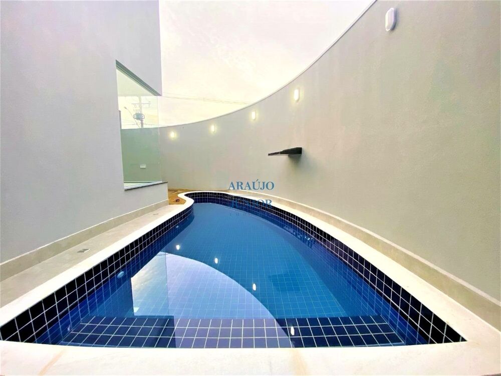 Casa à venda com 3 quartos, 165m² - Foto 1