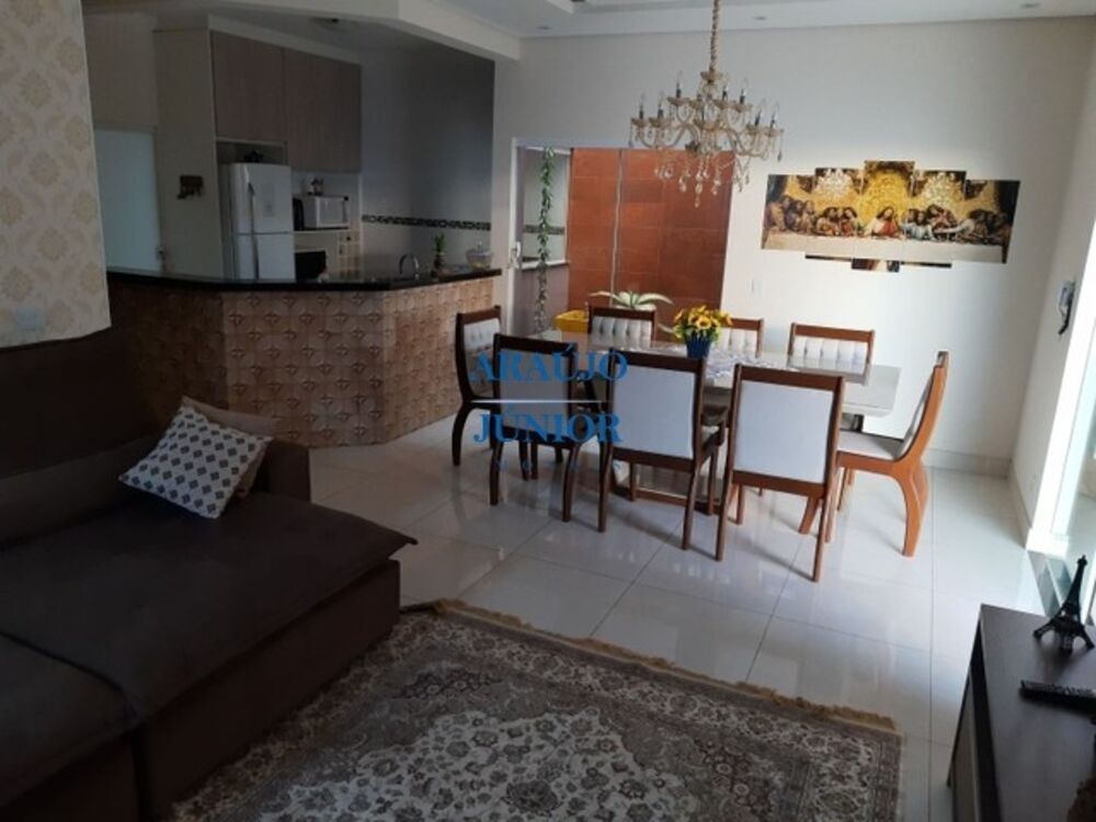 Casa à venda com 3 quartos, 235m² - Foto 1
