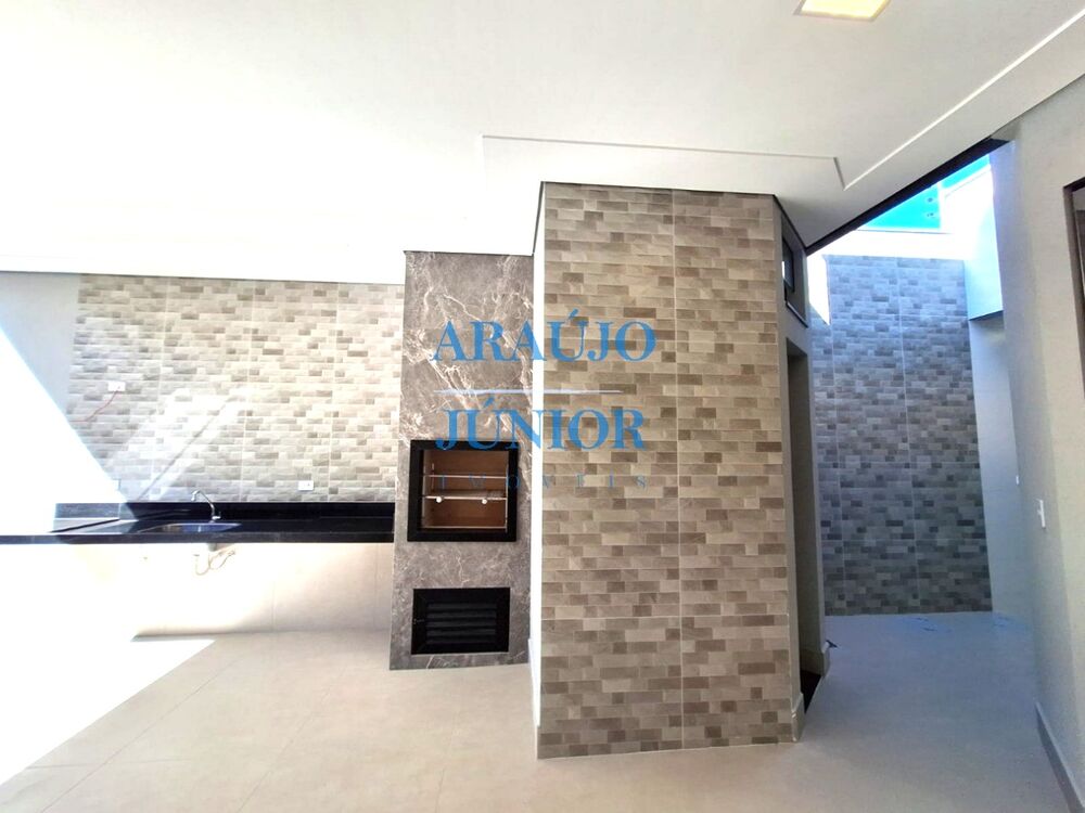 Casa à venda com 3 quartos, 156m² - Foto 1