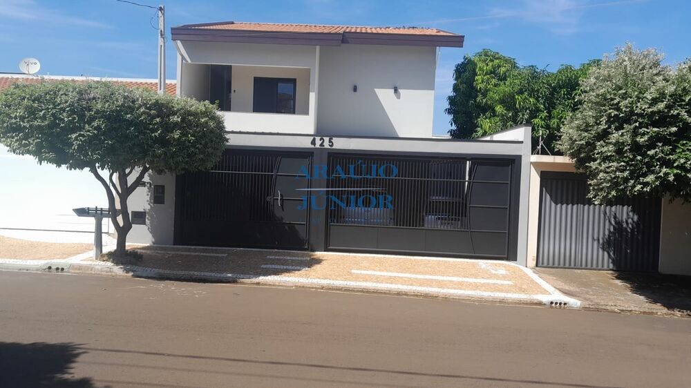 Casa, 4 quartos, 275 m² - Foto 1