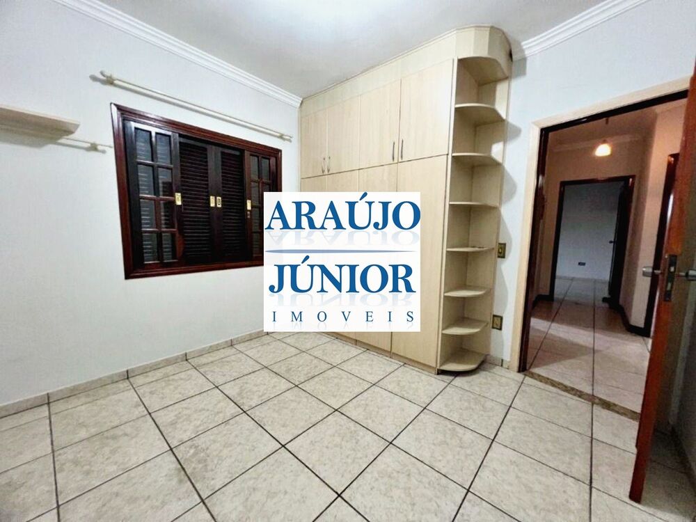 Casa à venda com 4 quartos, 184m² - Foto 2