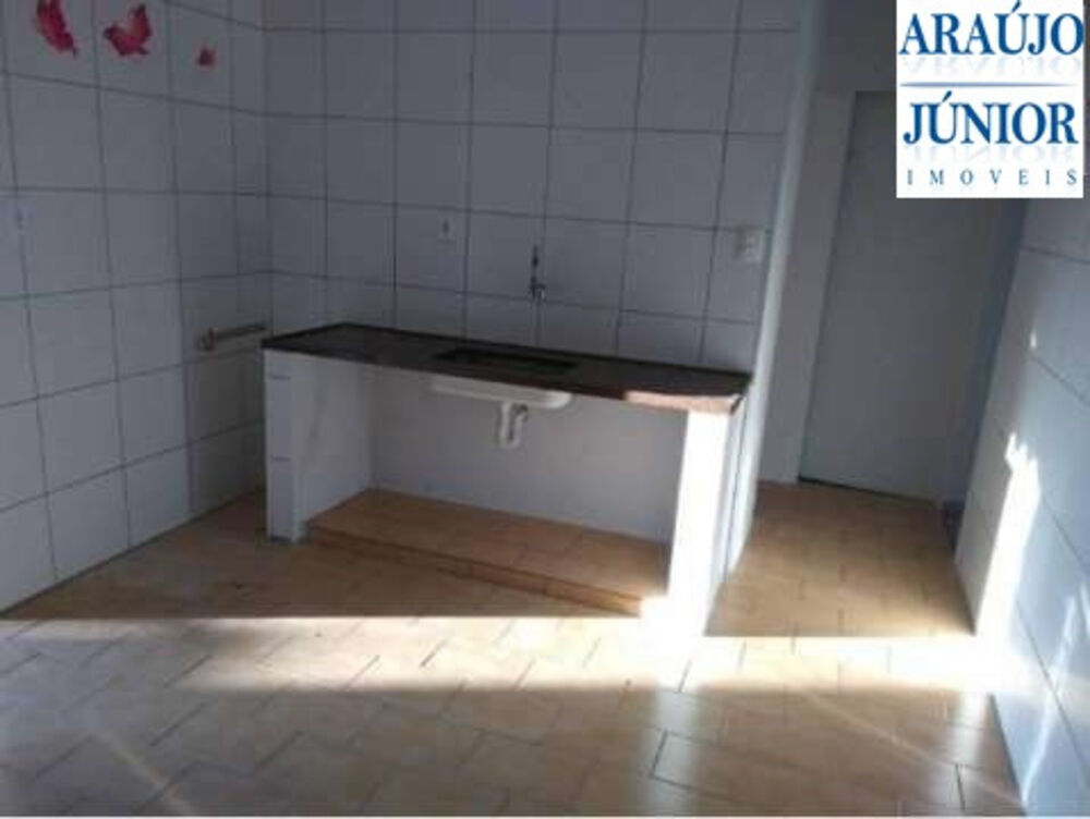 Casa à venda com 2 quartos, 82m² - Foto 2
