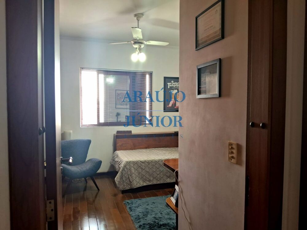 Apartamento à venda com 3 quartos, 137m² - Foto 9