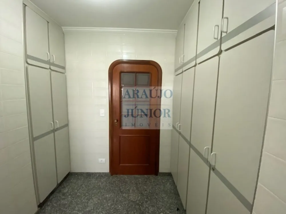 Apartamento, 3 quartos, 220 m² - Foto 2