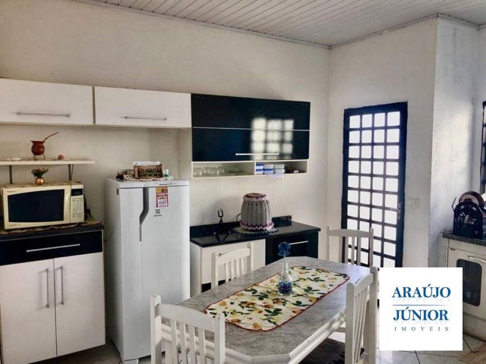 Casa à venda com 3 quartos, 80m² - Foto 2