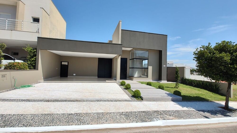 Casa à venda com 3 quartos, 226m² - Foto 1