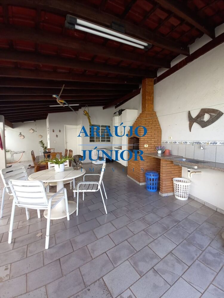 Casa à venda com 3 quartos, 270m² - Foto 3