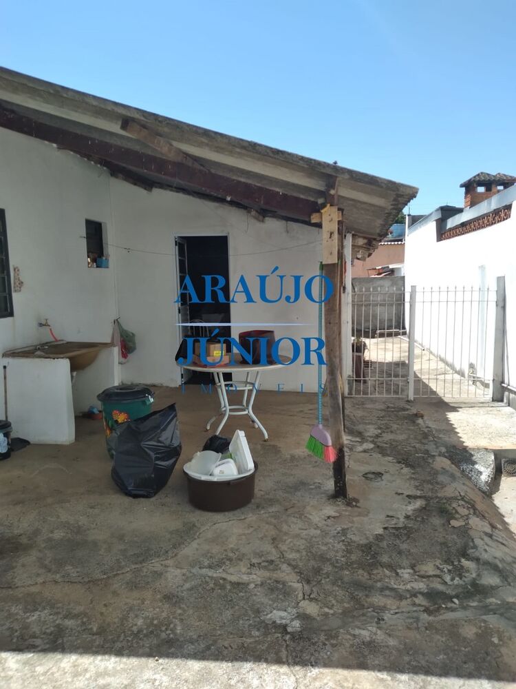 Casa à venda com 2 quartos, 45m² - Foto 1