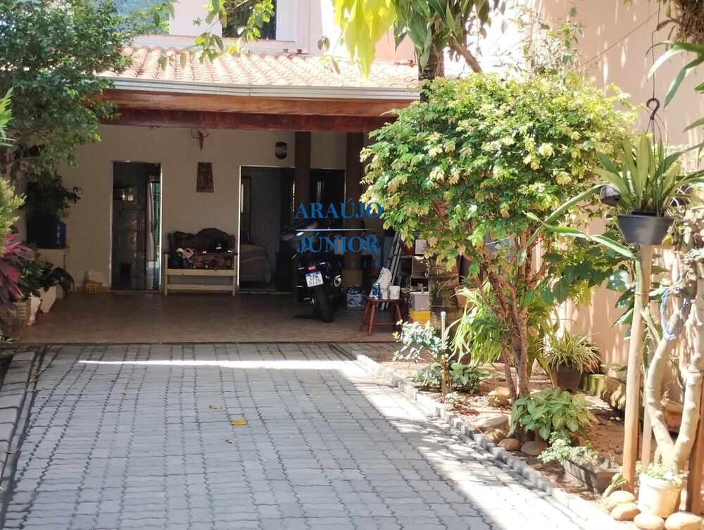 Casa à venda com 3 quartos, 224m² - Foto 2