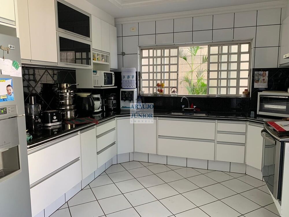 Casa, 3 quartos, 249 m² - Foto 2