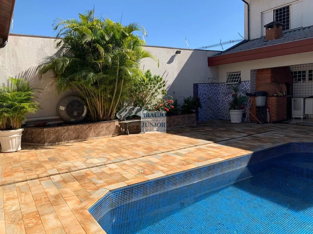 Casa, 3 quartos, 249 m² - Foto 1