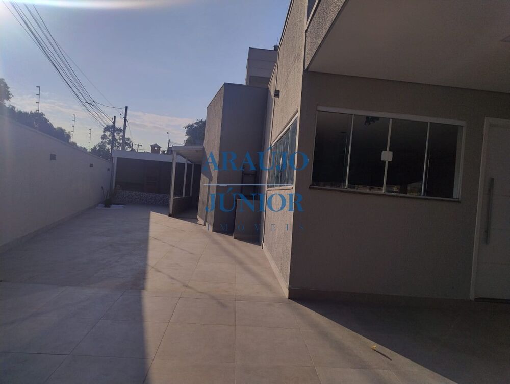 Casa à venda com 3 quartos, 140m² - Foto 1