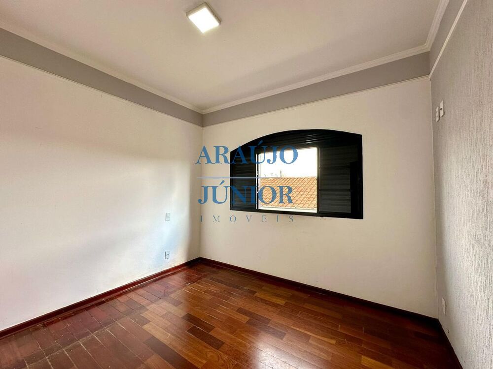 Casa, 3 quartos, 263 m² - Foto 2