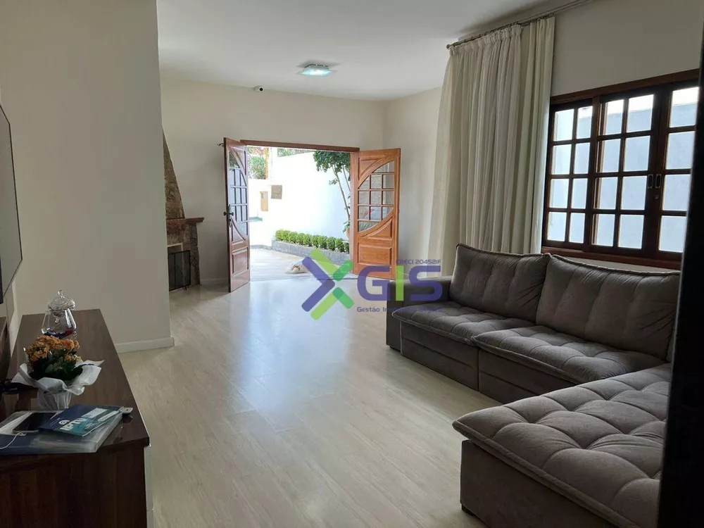 Casa à venda com 4 quartos, 275m² - Foto 3