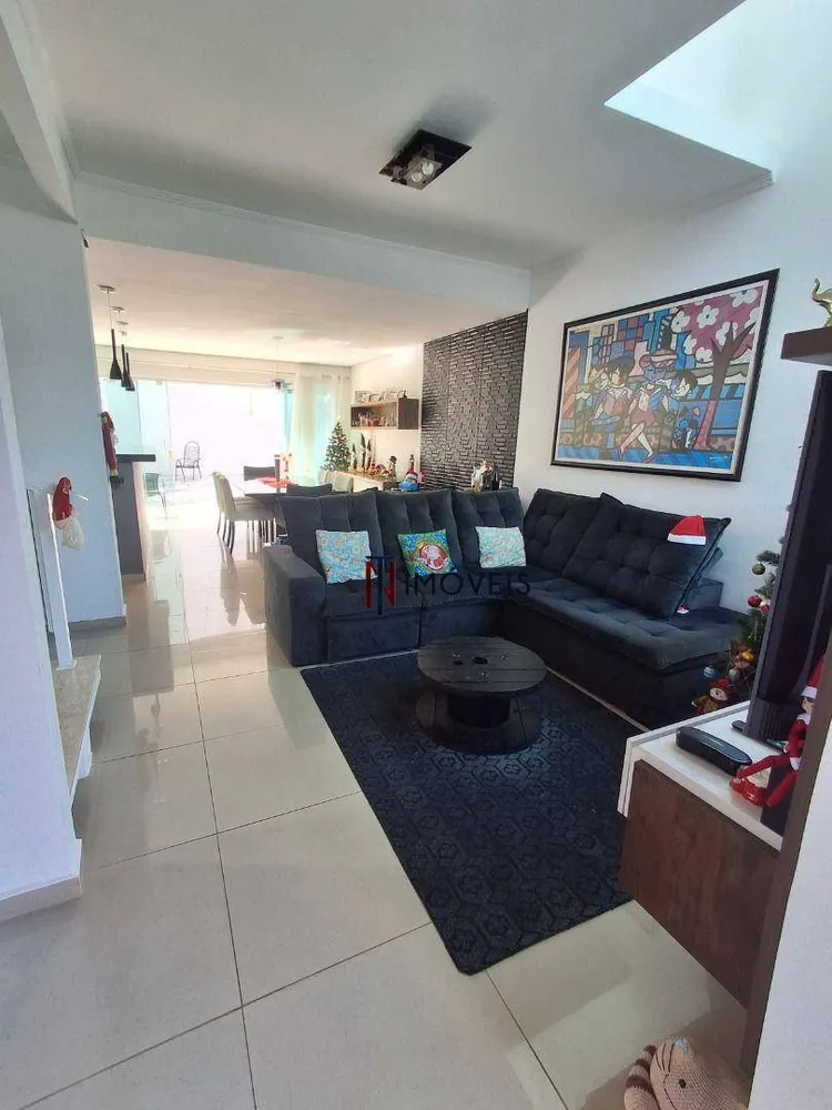 Sobrado, 3 quartos, 202 m² - Foto 2