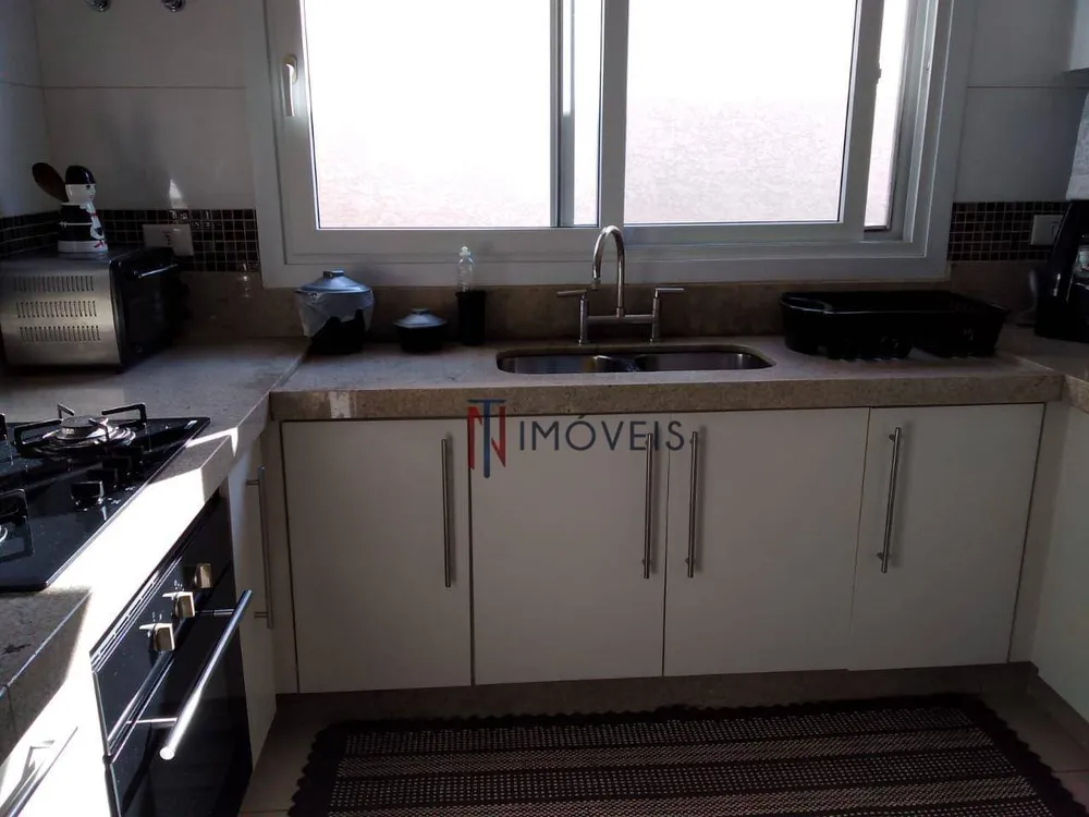 Sobrado, 3 quartos, 311 m² - Foto 1