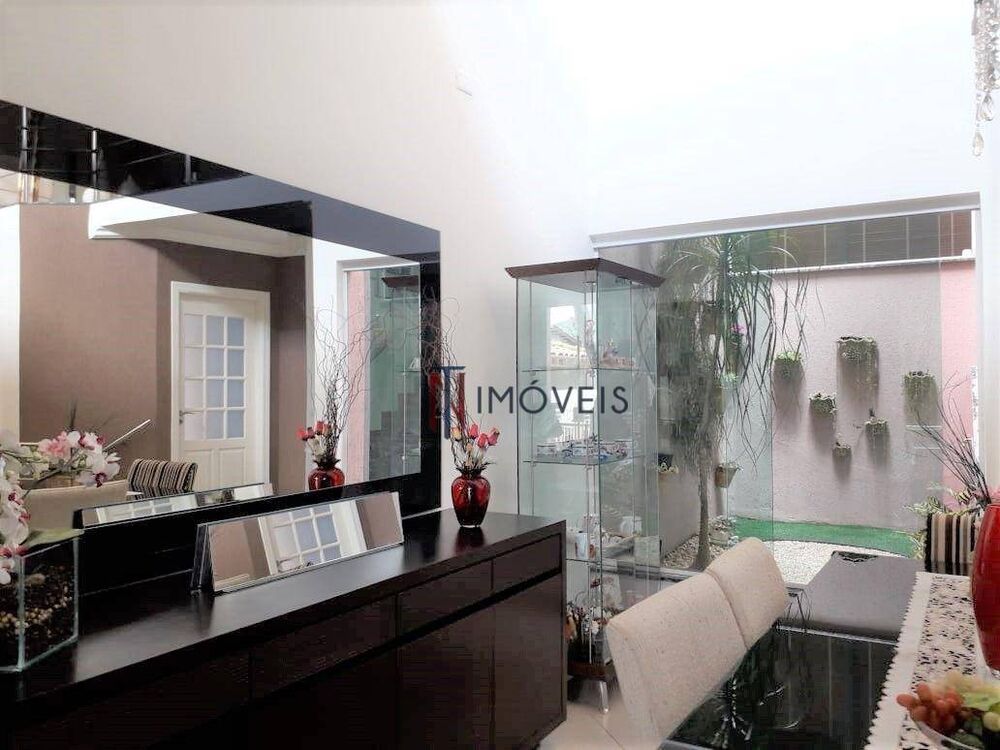 Casa, 4 quartos, 323 m² - Foto 1