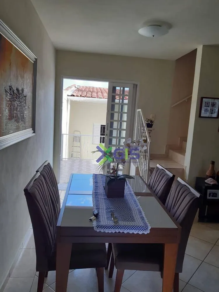 Casa, 3 quartos, 256 m² - Foto 1
