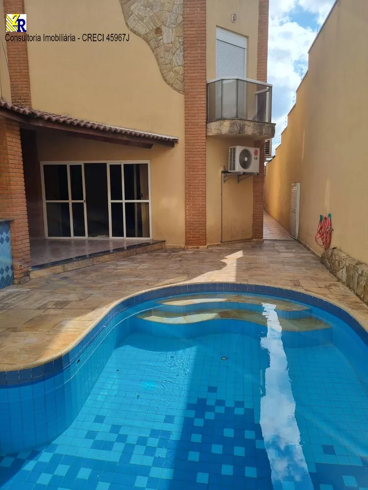 Sobrado à venda com 5 quartos, 450m² - Foto 1