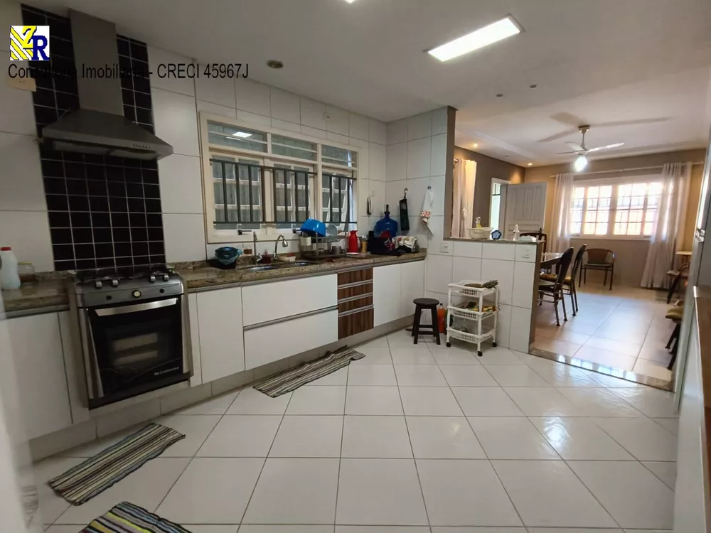 Sobrado à venda com 3 quartos, 250m² - Foto 2