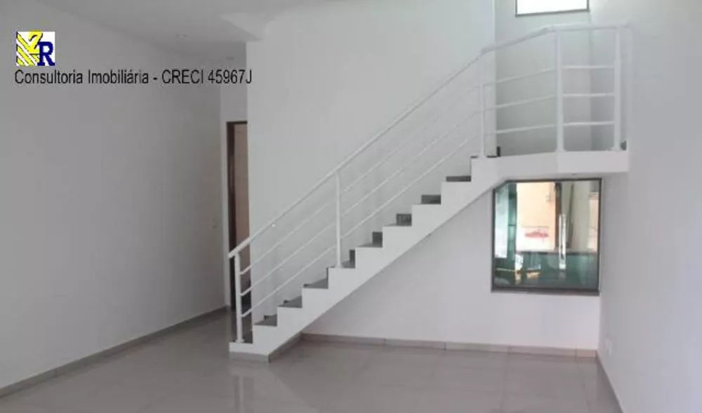 Sobrado à venda com 4 quartos, 225m² - Foto 1