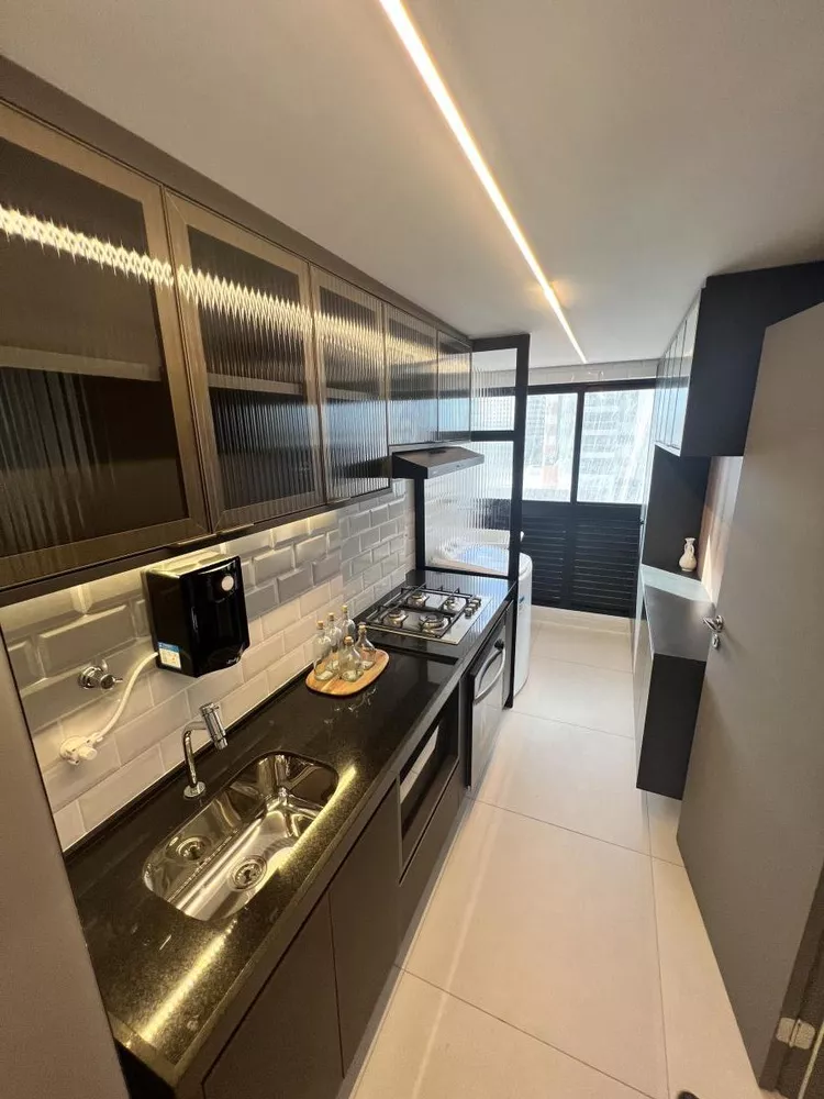 Apartamento à venda com 3 quartos, 111m² - Foto 2