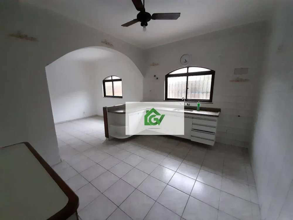 Casa, 3 quartos, 248 m² - Foto 2