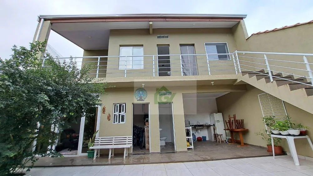 Casa, 4 quartos, 174 m² - Foto 1