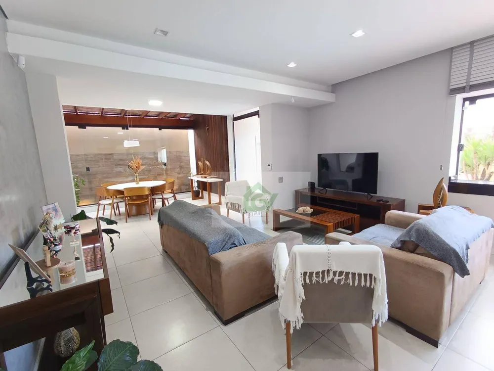 Casa, 4 quartos, 206 m² - Foto 1