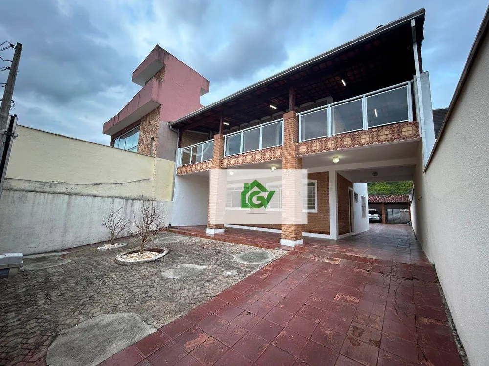 Casa, 5 quartos, 232 m² - Foto 1
