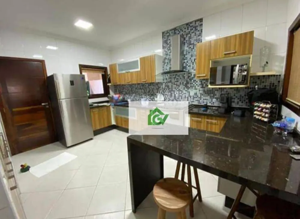 Casa, 4 quartos, 220 m² - Foto 1