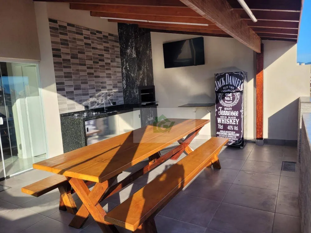 Cobertura, 3 quartos, 210 m² - Foto 2