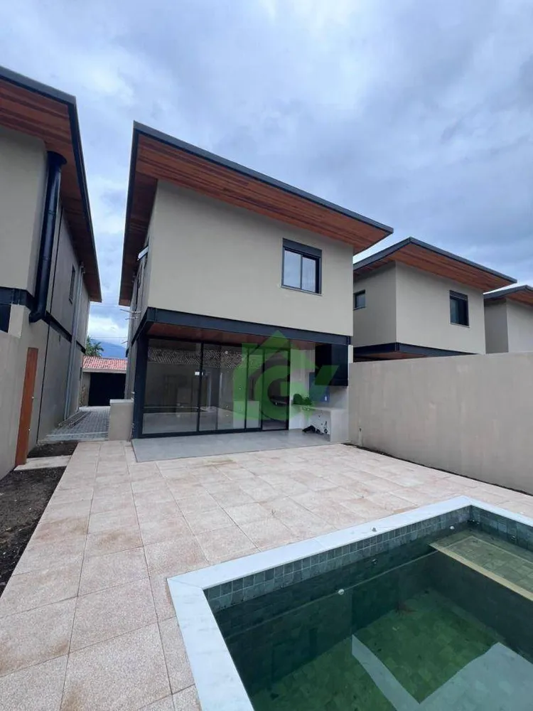 Casa, 3 quartos, 229 m² - Foto 1