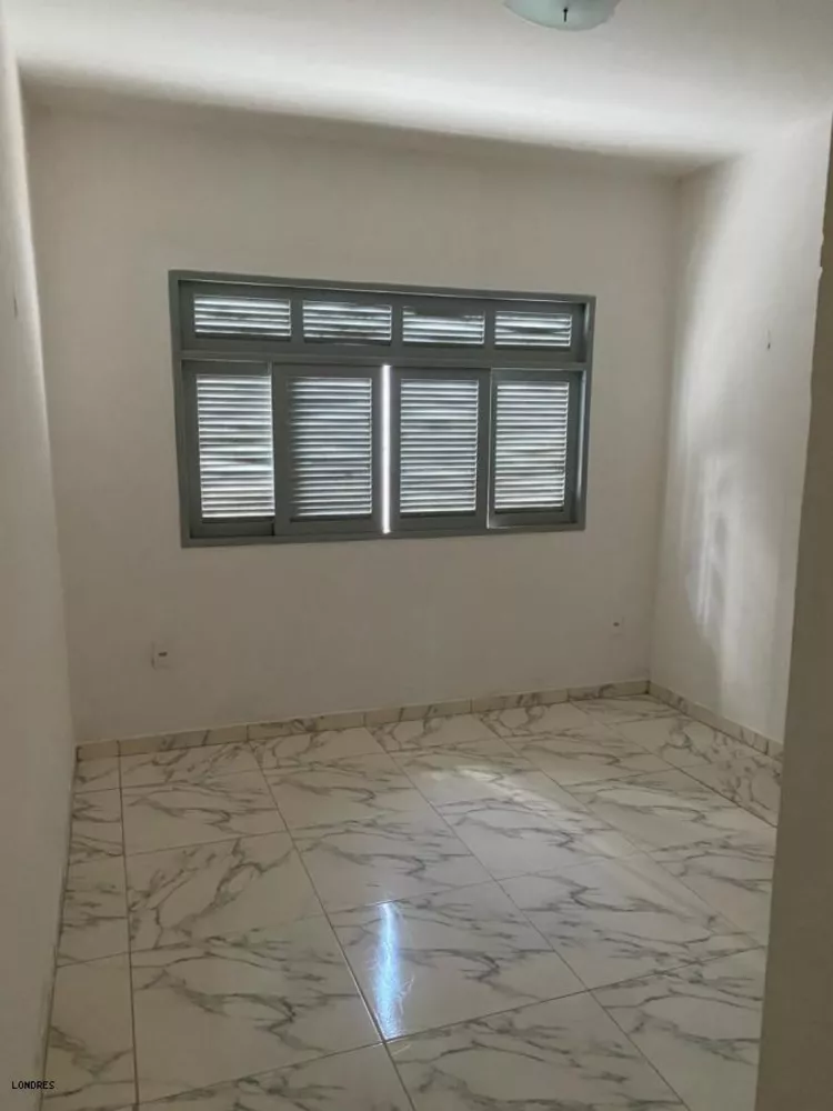 Casa à venda com 3 quartos, 220m² - Foto 5