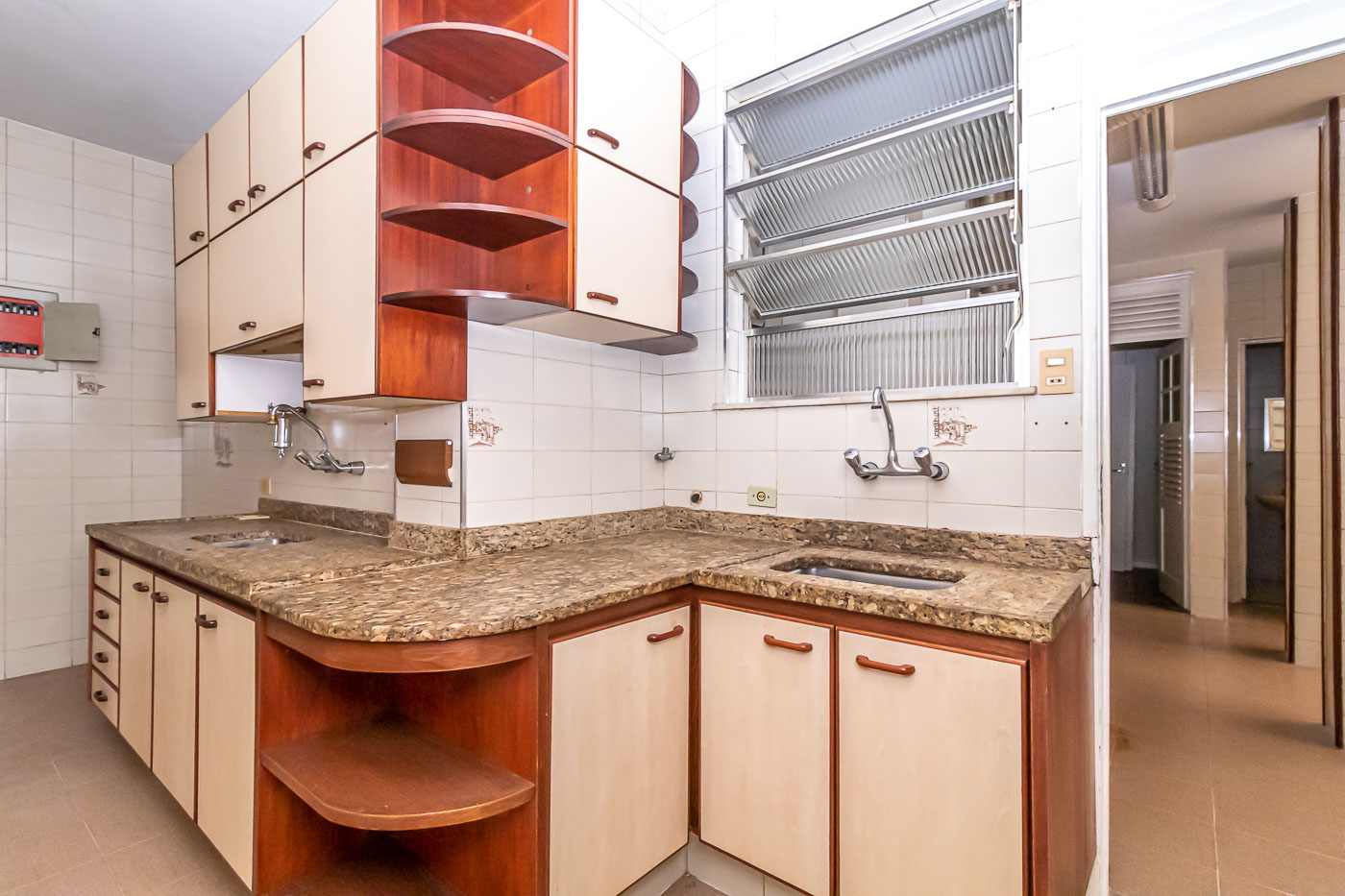 Apartamento à venda com 4 quartos, 230m² - Foto 10