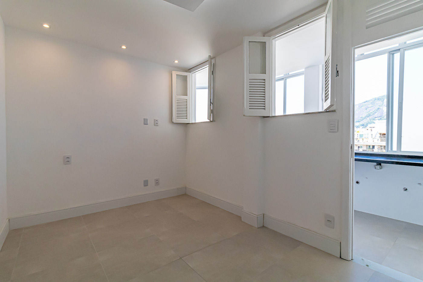 Apartamento à venda com 3 quartos, 225m² - Foto 6