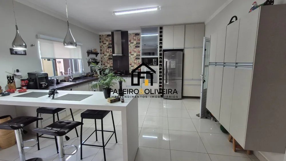 Casa, 3 quartos, 250 m² - Foto 2